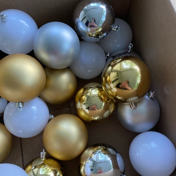 Winter Wonder Lane 32 Piece Shatterproof Ornaments - Picture 7 of 14